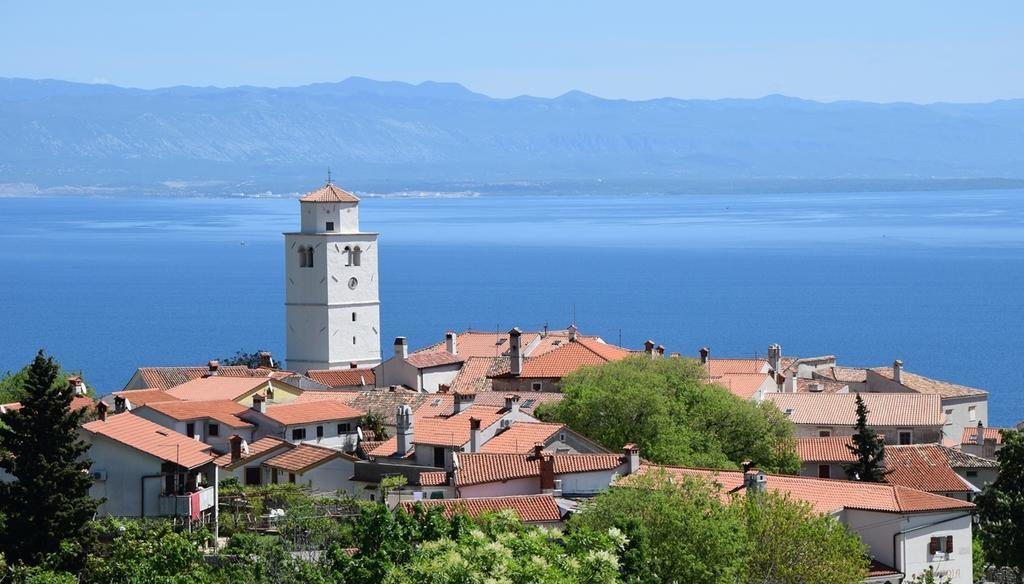 Apartment Marija With Terrace Brseč الغرفة الصورة