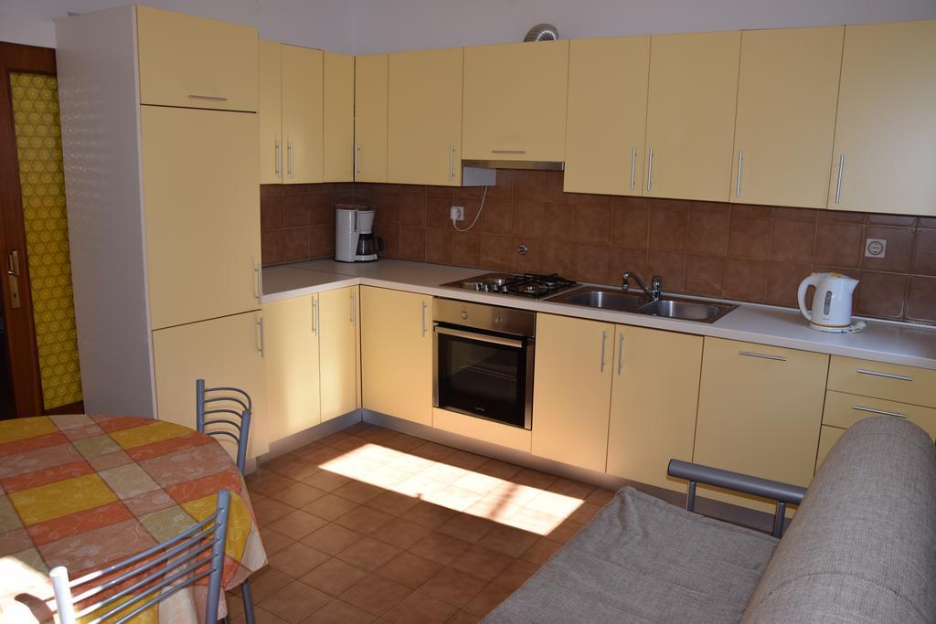 Apartment Marija With Terrace Brseč الغرفة الصورة