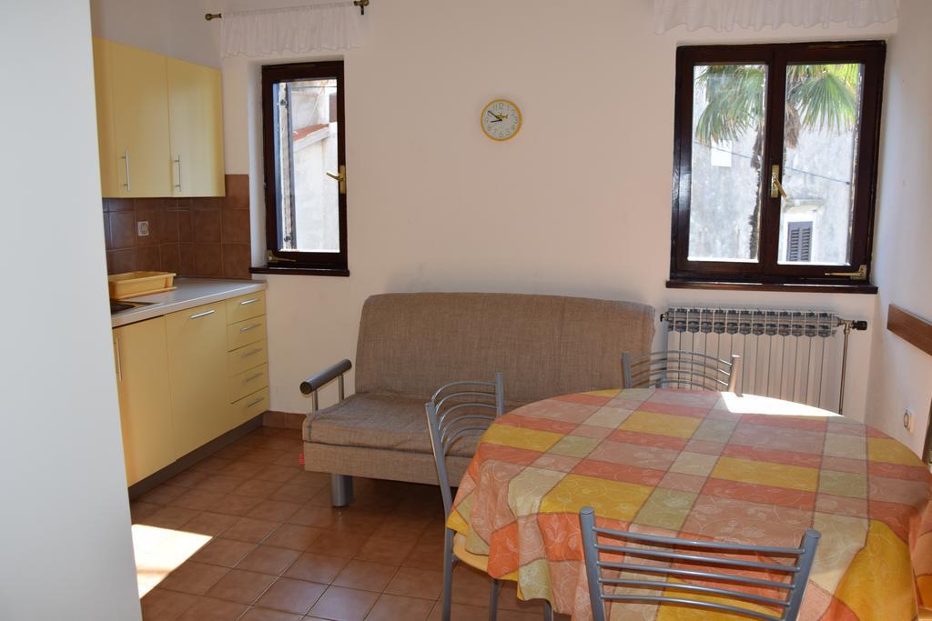 Apartment Marija With Terrace Brseč الغرفة الصورة